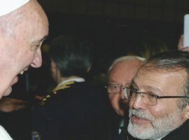 Papa Francisco conversa com Pe. João Henrique