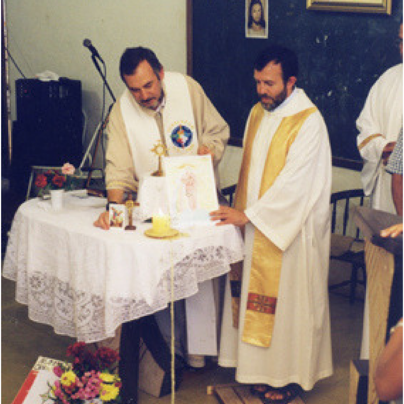 Padre Antonello e Padre Henrique em Missa de nascimento da Aliança