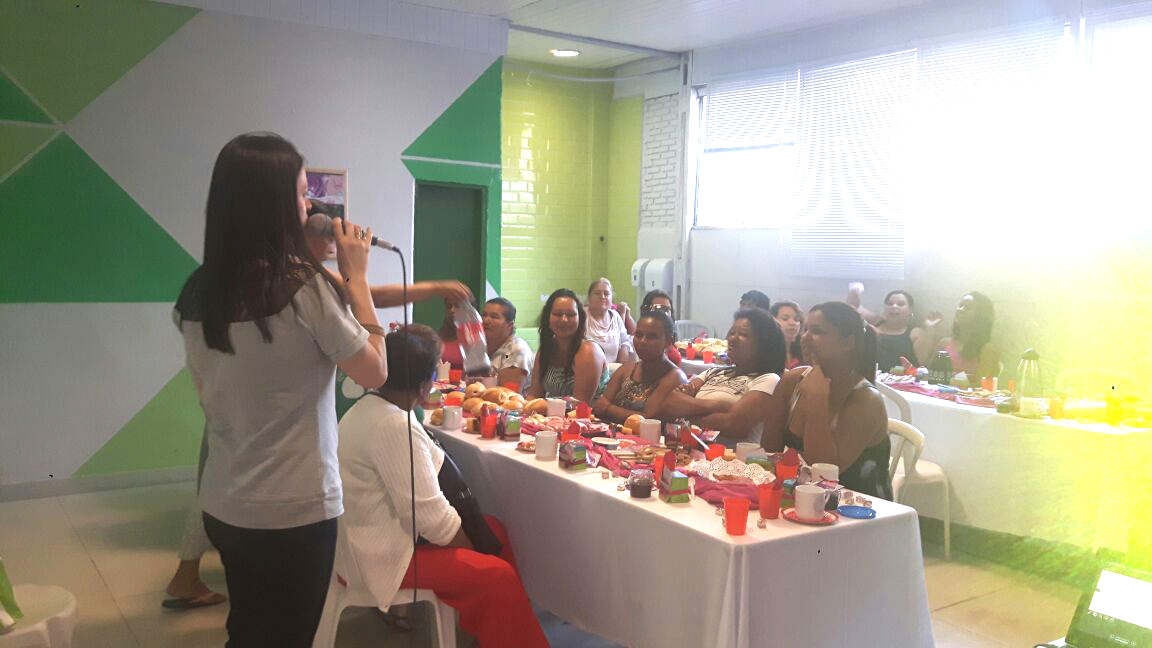 Palestra da psicóloga Patrícia Mello no Chá das Mulheres