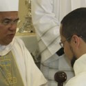 Pe. Fernando faz os juramentos para o Bispo Gilberto