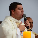 Padre Custódio durante homilia em Aparecida