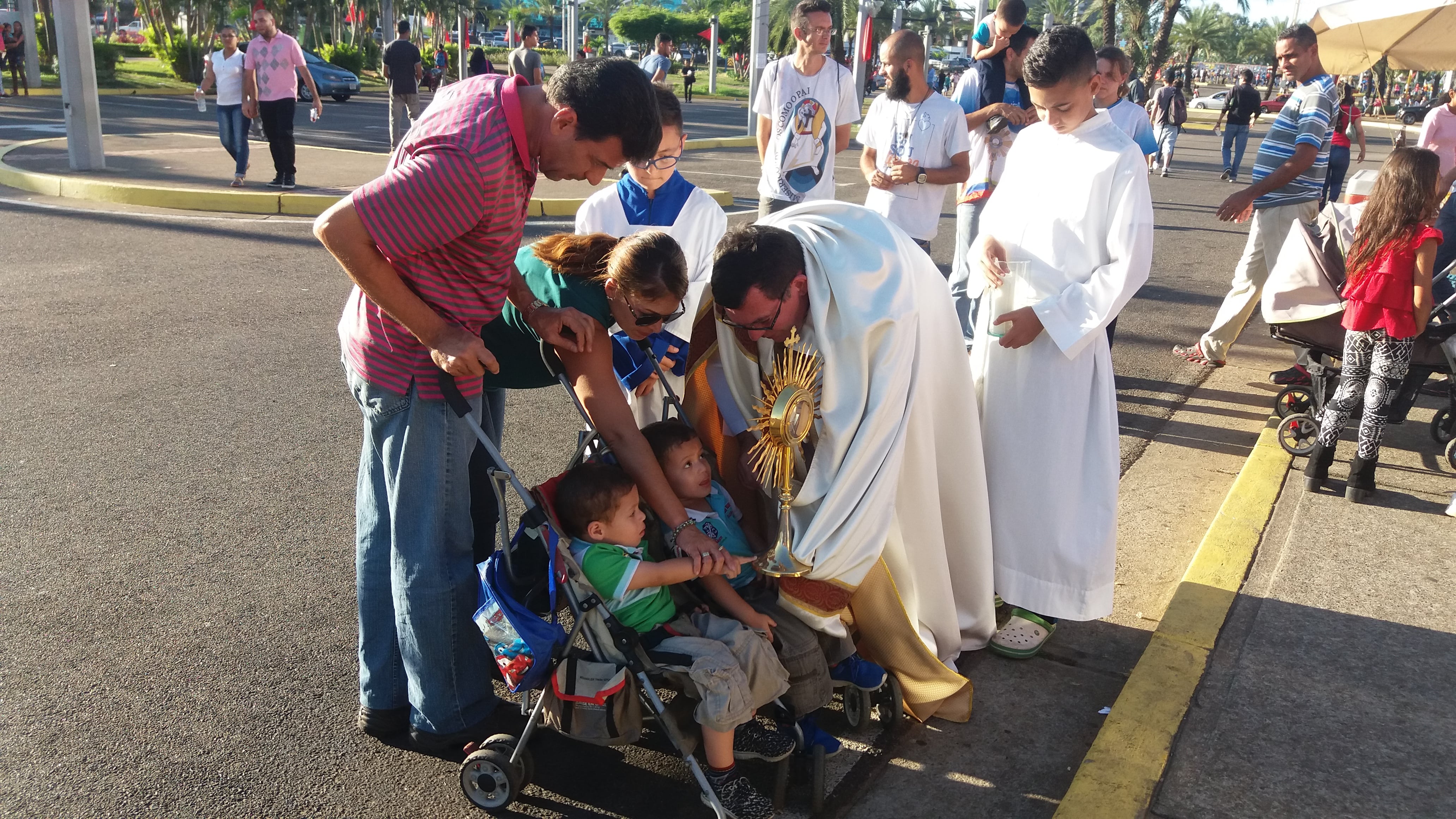 Crianças gêmeas são abençoadas