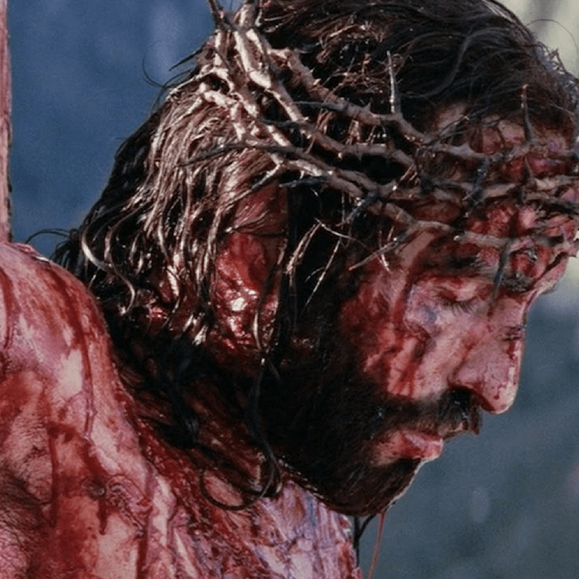 Detalhe de Cristo crucificado no filme "A Paixão de Cristo"