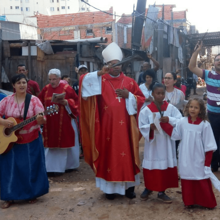 Procissão de Ramos nas ruas da favela do Moinho