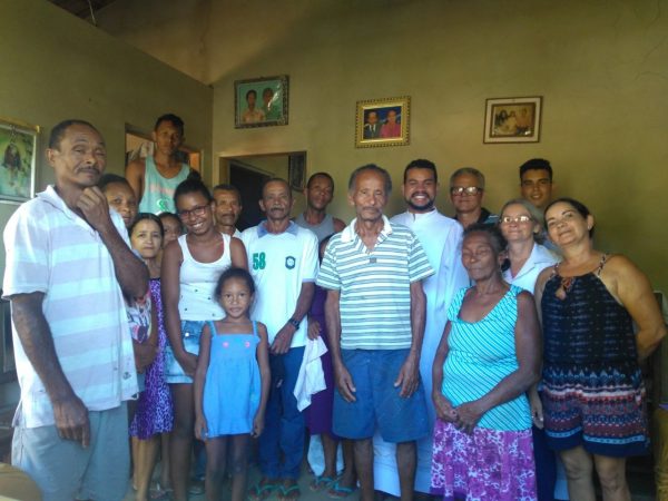 Ir. João Paulo em celebração durante a missão da Semana Santa