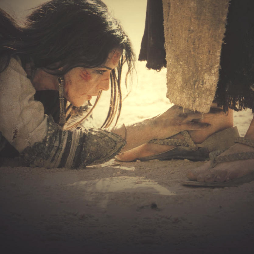 Cena do filme "Paixão de Cristo" Madalena aos pés de Jesus