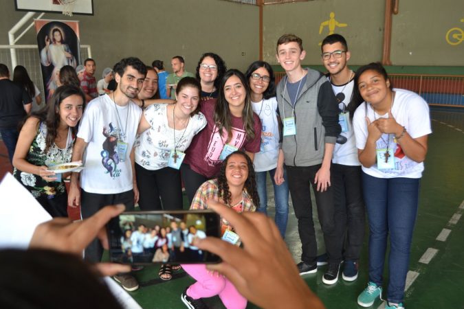 Jovens posam para foto em BH