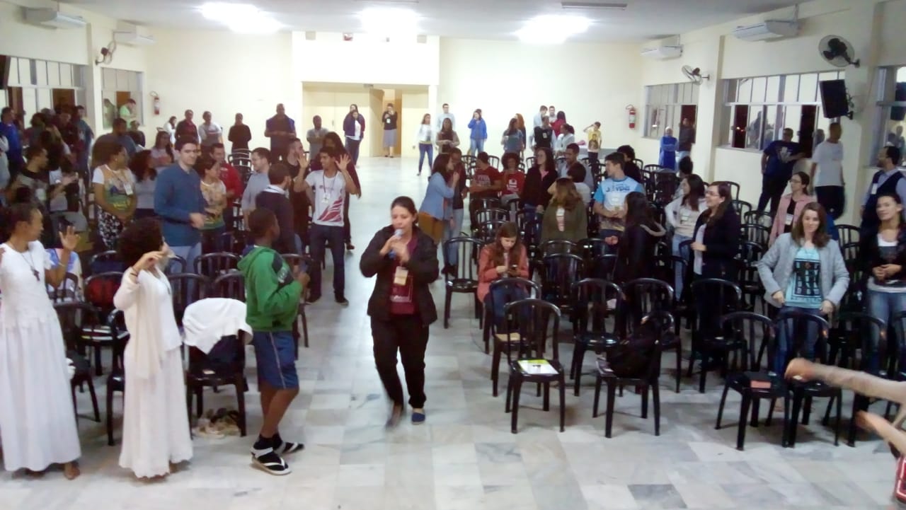 Momento conduzido por missionária da Aliança