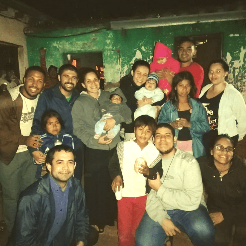 missionários com família paraguaia