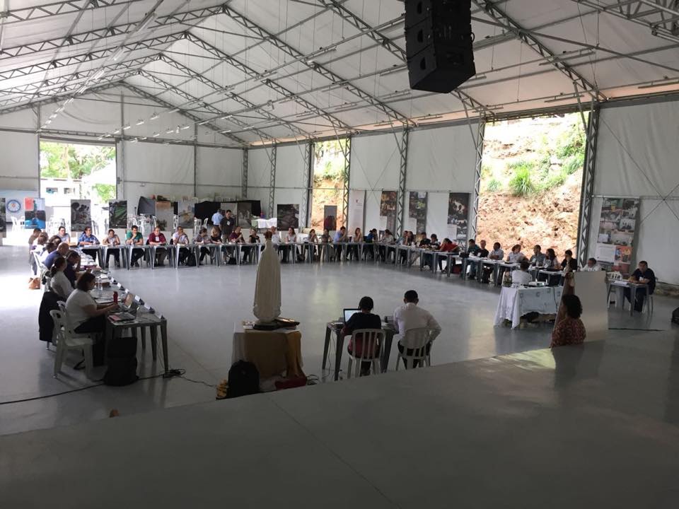 membros da Assembleia reunidos