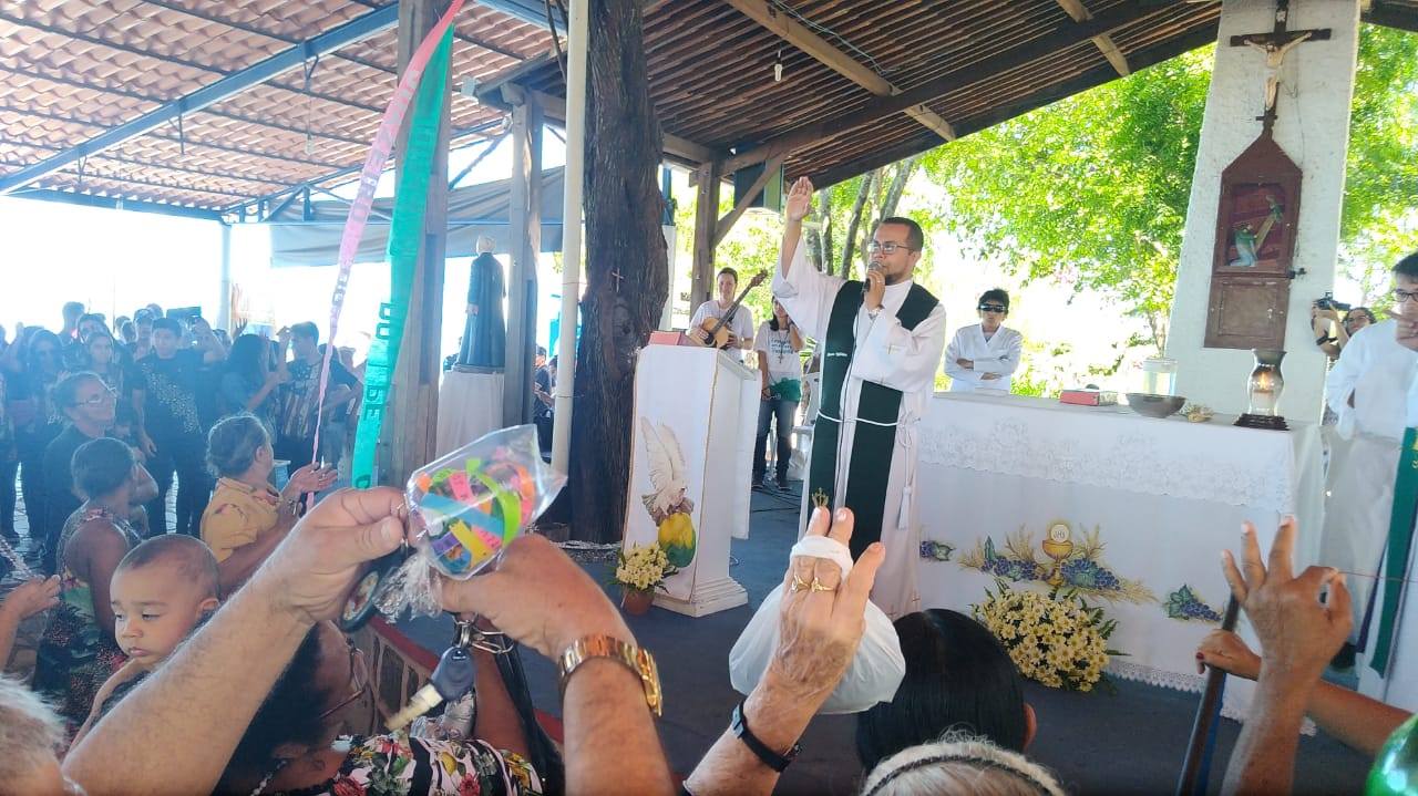 Padre Fernando celebra a Missa no Horto em Juazeiro do Norte