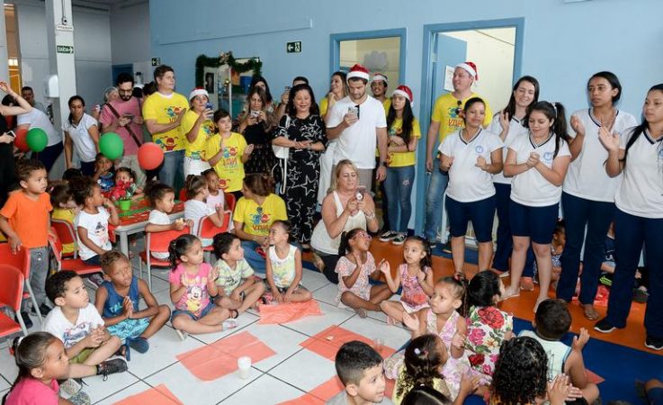 Duda Nagle e Dona Kika na Creche do Moinho