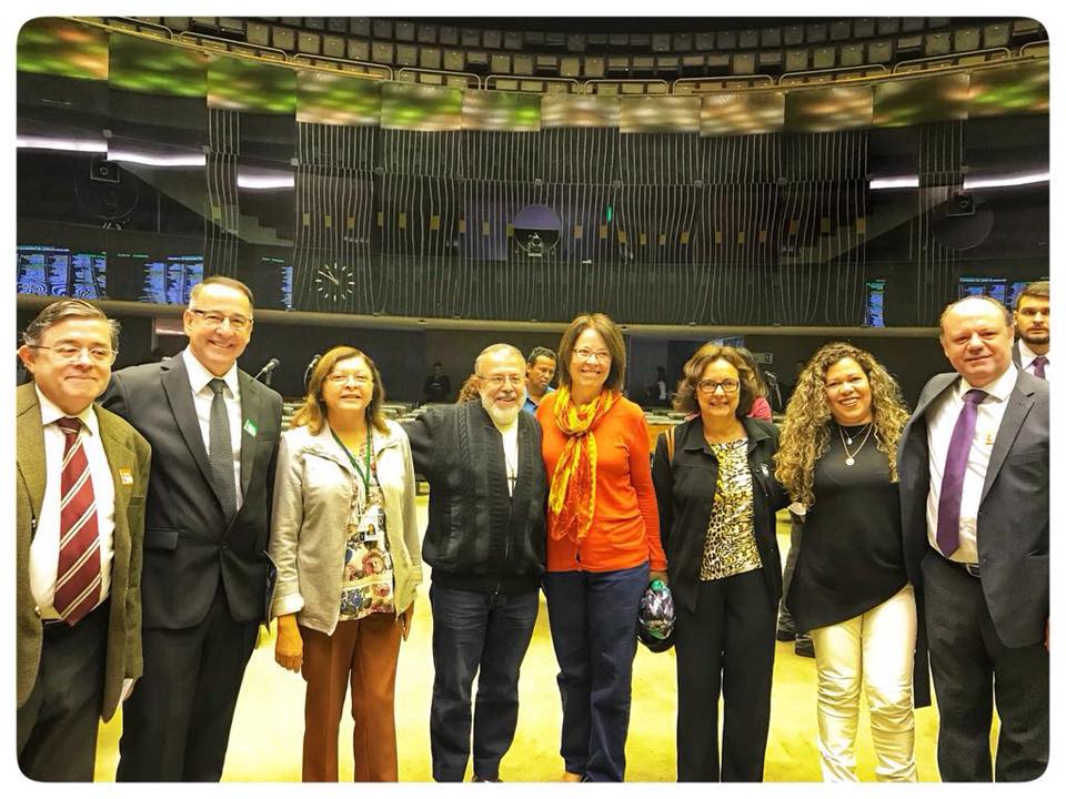 Padre João Henrique com amigos deputados no Congresso Nacional