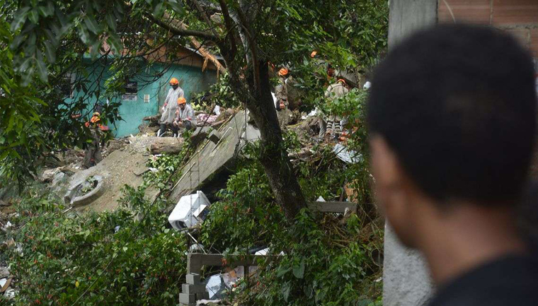 Chuvas no Rio deixaram 10 mortos.