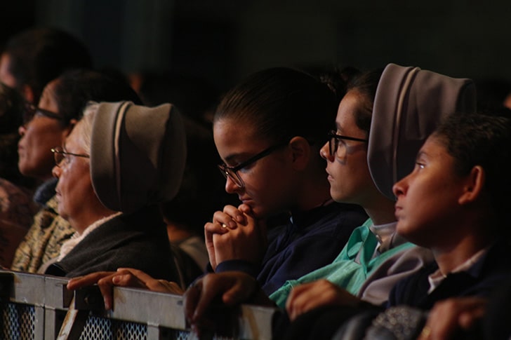 Religiosas oram durante a Vigília