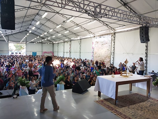 Anunciadoras pregam para o Encontro das Mulheres