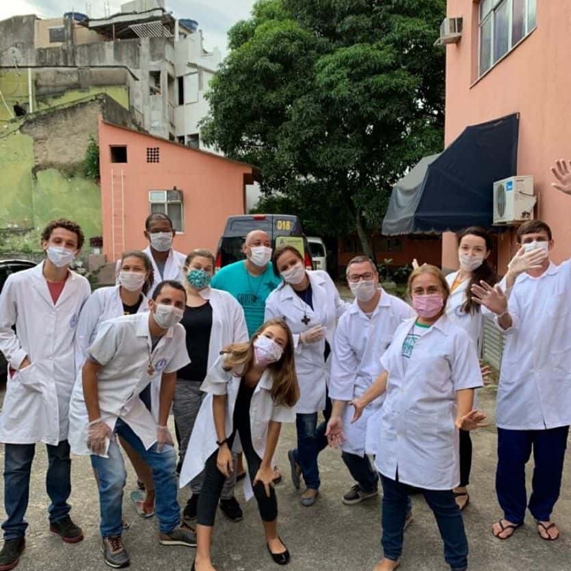 Missionários preparam-se para ir ás ruas de máscaras