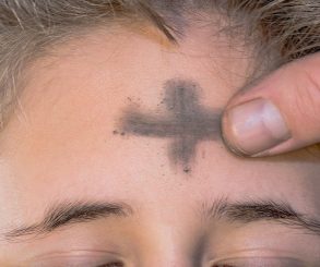 “Convertei-vos e crede no Evangelho”: O Verdadeiro Sentido das Cinzas