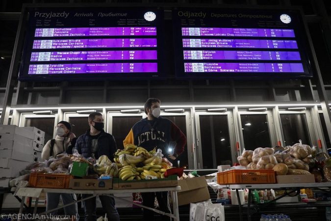 Movimento na Polônia acolhe refugiados ucranianos