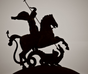 A espada da fé: O significado espiritual de São Jorge e o dragão