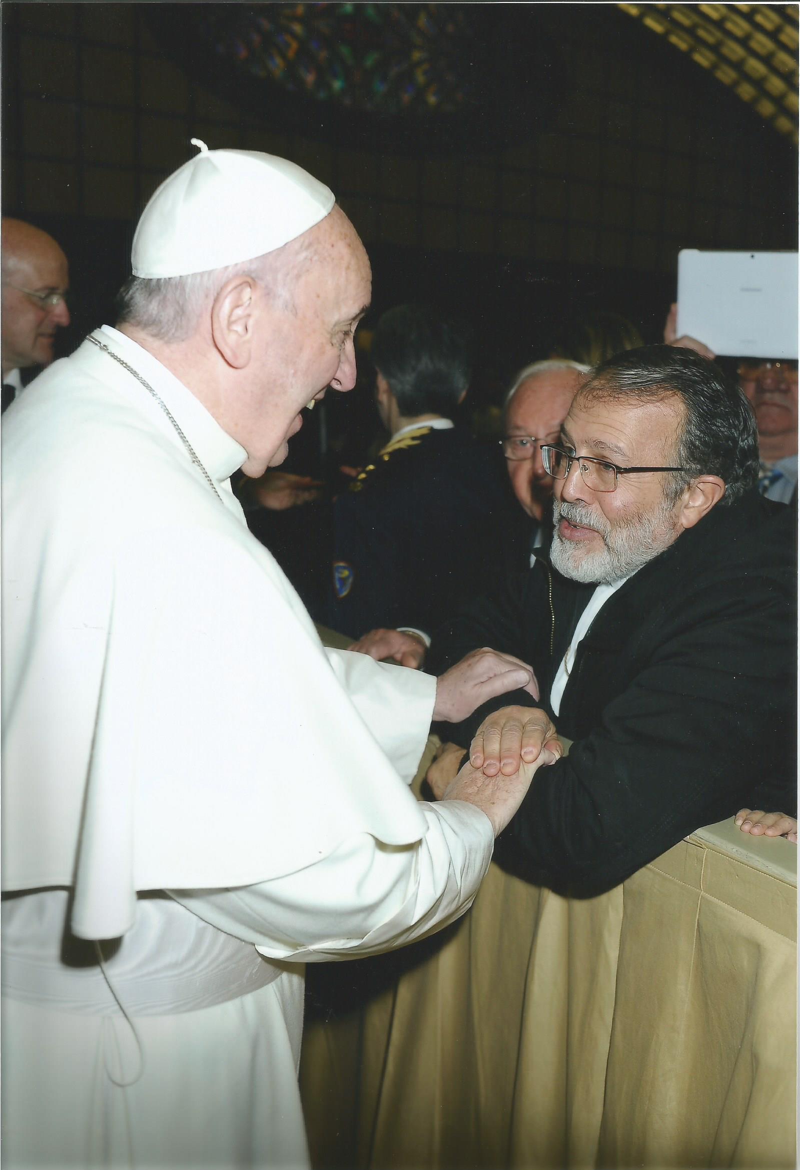 Papa Francisco conversa com Pe. João Henrique