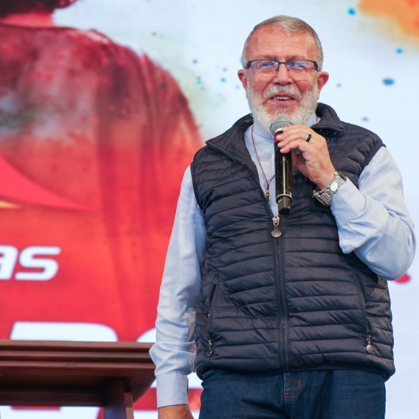 Festa das Tendas 2025 – Manhã de abertura é marcada por muita oração e benção!