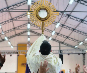 Congresso dos Adoradores reúne centenas de pessoas em um dia de profunda adoração